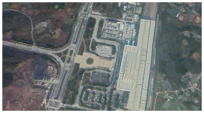 卫星上看安徽铜陵：因铜而兴的沿江城市，市区外有一个江心洲