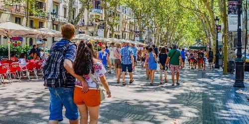 西班牙“最精彩”的街道，名叫“流浪者大街”，人是一道独特风景