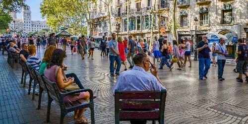 西班牙“最精彩”的街道，名叫“流浪者大街”，人是一道独特风景