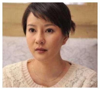 杨蕾:被丈夫抛弃,又被闺蜜插足,离婚后只剩"承重墙"和"4片安定片"