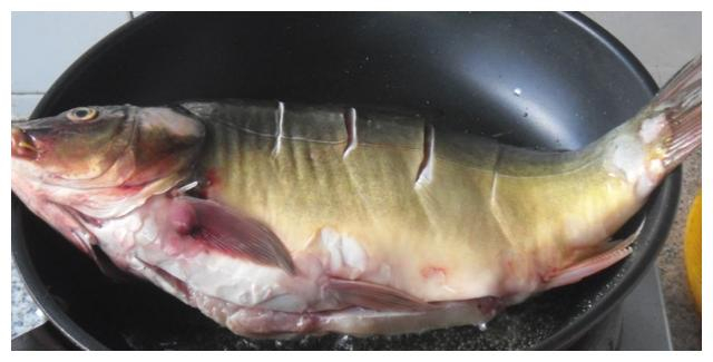 小鱼怎么做最好吃最简单的 w700d1q75cms.jpg