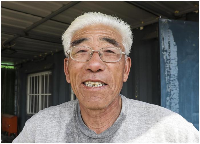 鲁北农村6旬老人为儿子打工，10多亩地做种植，年销额达100万