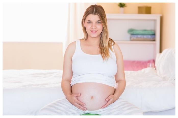 女性怀孕时，4种东西不能少，对胎儿发育有益，还能缓解孕吐