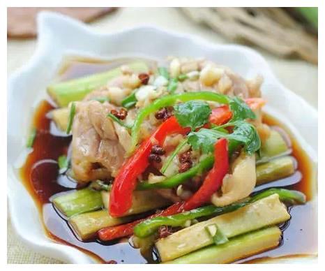 酸菜鱼，油淋丝瓜鸡，皮蛋蒸豆腐，豆角炒鸡胗的做法