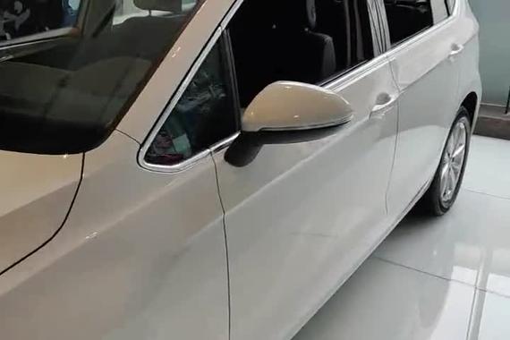 被高尔夫嘉旅后排的一块小桌板感动了一下下