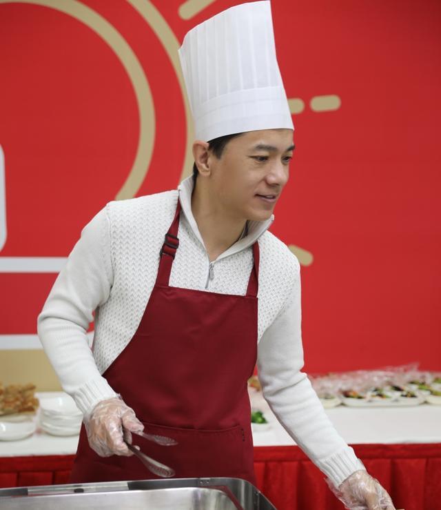 李彦宏发肉饼刷屏 从这些细节看出他是怎样的老板