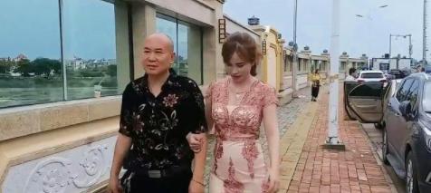 60岁中国老大爷，竟娶19岁越南姑娘做媳妇，这是因为爱情？