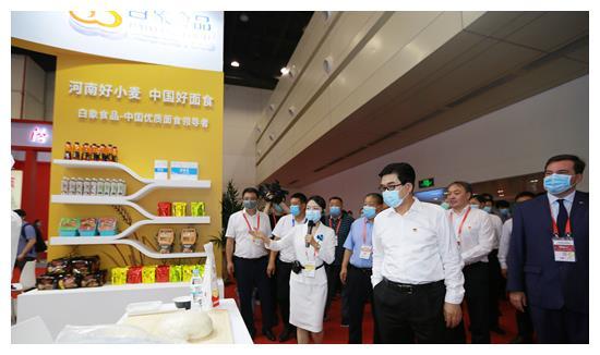 首届郑州食品博览会开幕 白象食品成“网红”吃货打卡点