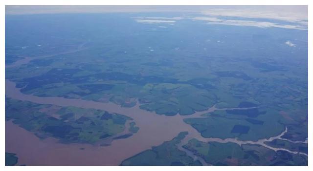亚马逊大河有什么古怪之处，为什么没有大桥敢跨越亚马逊河？