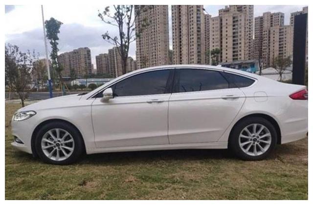 18万怎么选？福特蒙迪欧还是红旗H5？听听车主的实在话