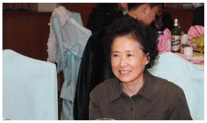 张嘉译的“妈”，国家一级演员，从未演过主角的老戏骨，越老越红