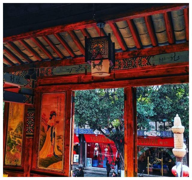 舌尖上滚过的云南美食，打卡建水古城最地道的三家网红餐厅