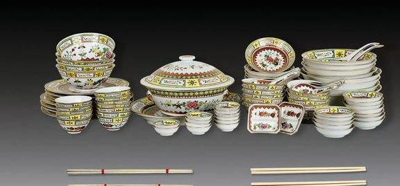 昔日的五六十年代的景德镇日用瓷，躺在仓库一角，如今价值连城|瓷器_