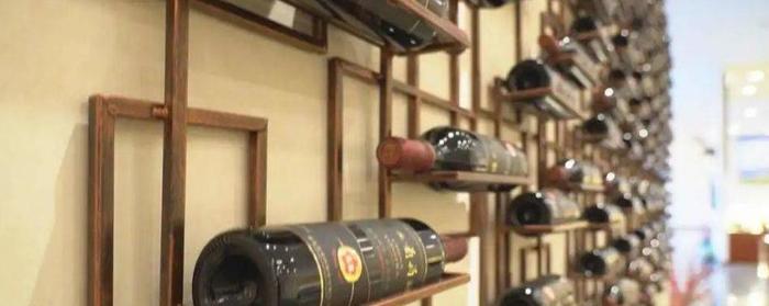 通化葡萄酒厂地下贮酒窖：葡萄美酒夜光杯