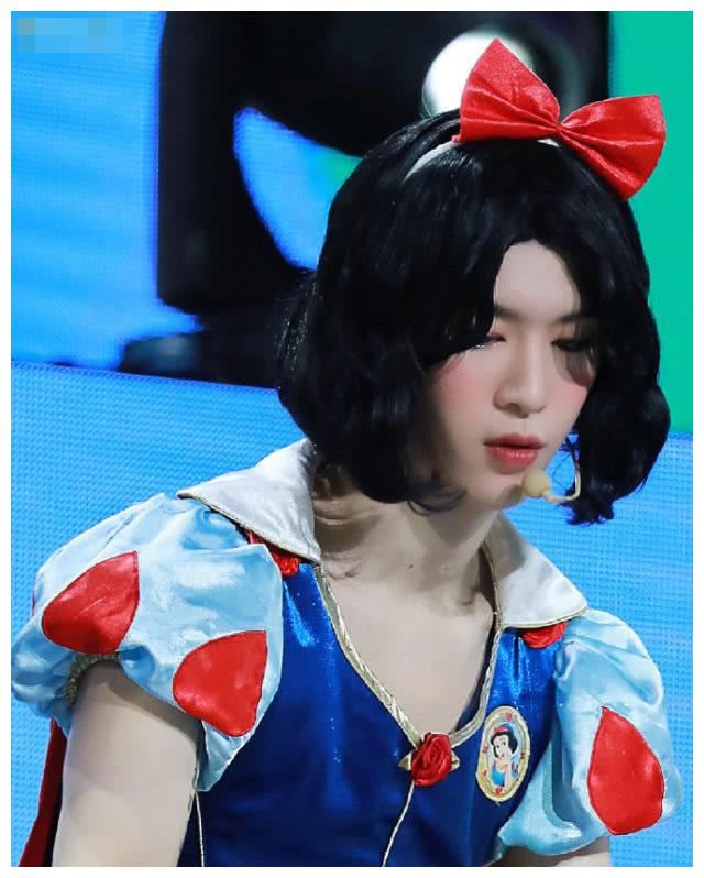 范丞丞穿女装扮白雪公主 比范冰冰还要美艳