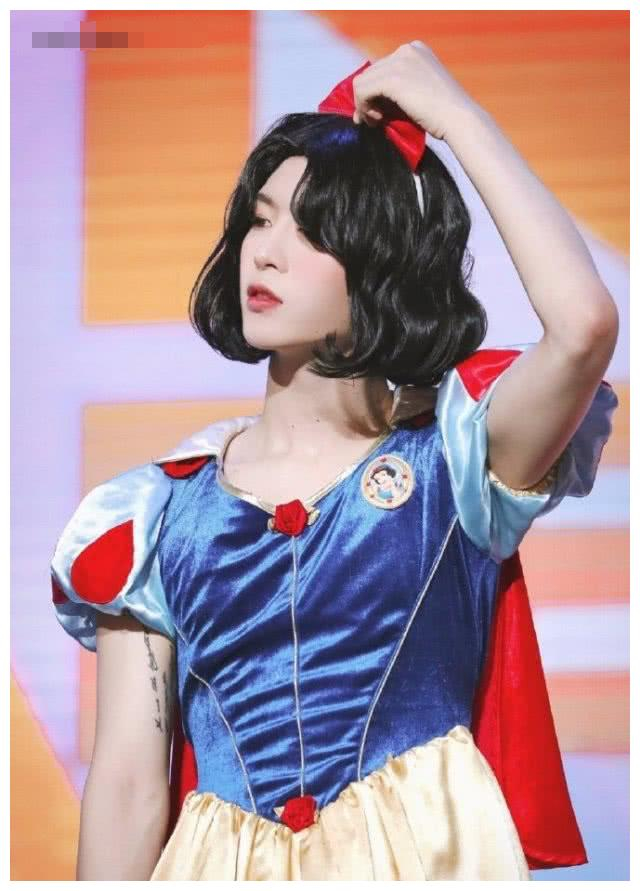 范丞丞穿女装扮白雪公主 比范冰冰还要美艳