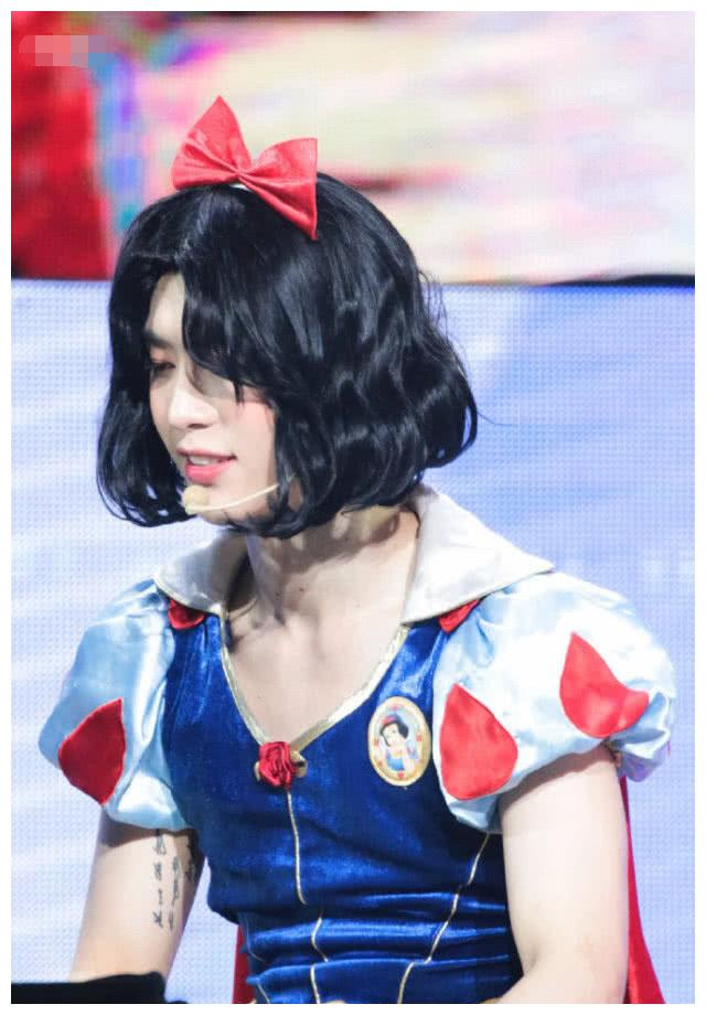 范丞丞穿女装扮白雪公主 比范冰冰还要美艳