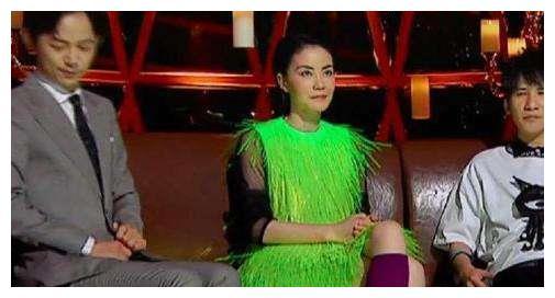 王菲张柏芝同穿绿色款衣服，不过一个像少女，一个像舞女