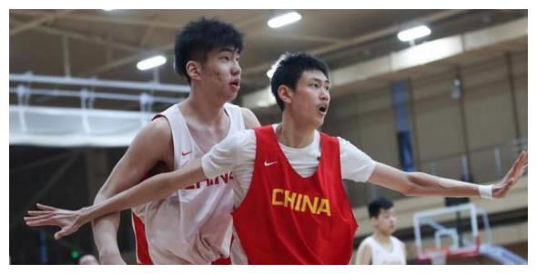 国青男篮U18再次惨败，内外线被完爆，李楠之子让人失望