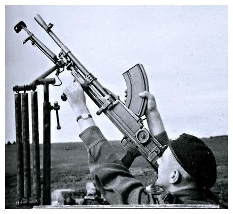最为特殊的防空武器 二战中英军曾经用来投射手榴弹的空气大炮