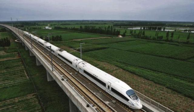 中国“最无奈”的高铁线路，速度慢价格贵，当地人：不如坐大巴