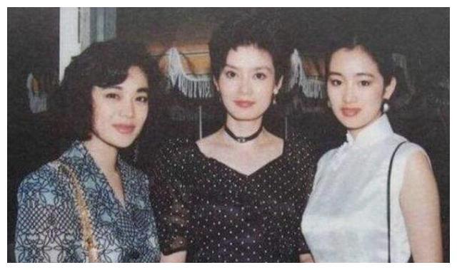 24岁一剧成名，当红时嫁导演米家山，8年婚姻散场后65岁享受单身