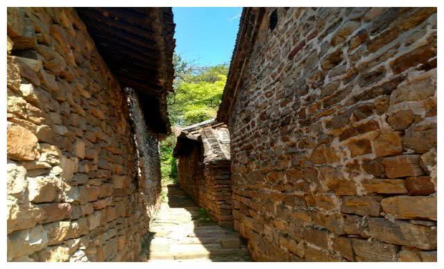 洛阳新安：隐在大山中的古村落，因石而居因寺得名，最大年岁586