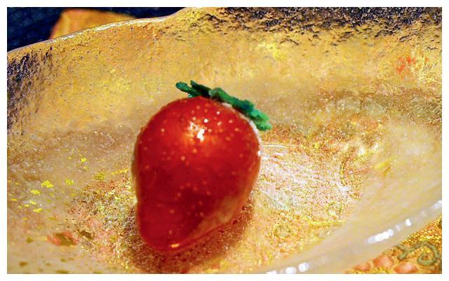龙吟草莓，“史上加工程序最复杂”的甜点