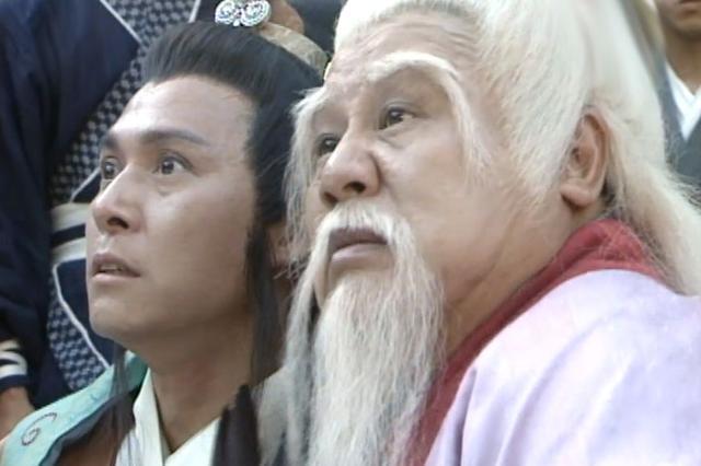 《天龙八部》武林大会，乔峰看透3个人，2个真朋友，1个真小人！