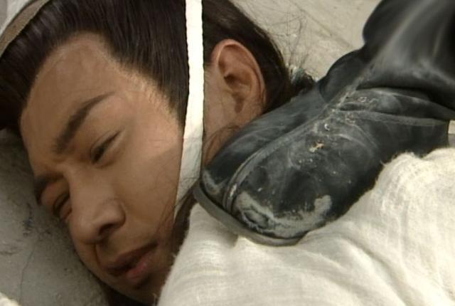 《天龙八部》武林大会，乔峰看透3个人，2个真朋友，1个真小人！
