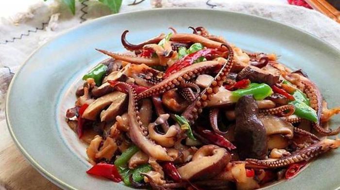 开胃家常菜：夏茄汁海鲜菇，番茄蒜虾，红烧猪蹄