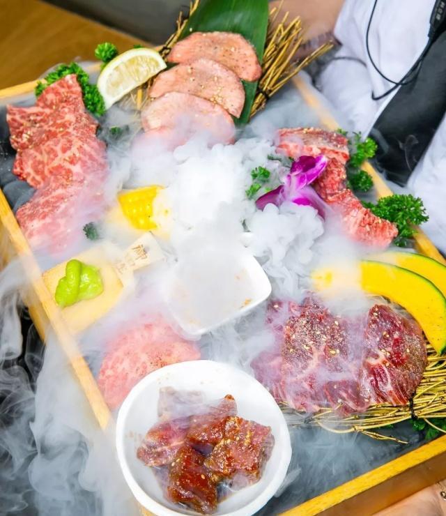 高逼格日式烧肉，每一块肉都肥美多汁