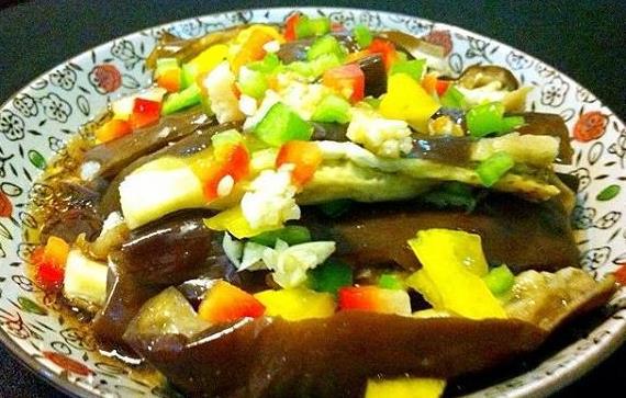 开胃菜：牛腩萝卜，家常豆腐，金牌白萝卜，凉拌蒸茄子