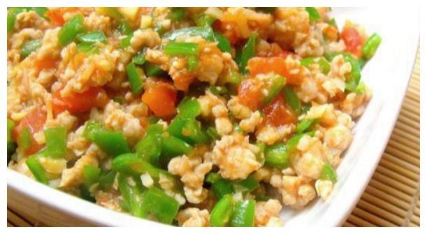 精选美食：素菜焖面、鱼香狮子头、红三剁、豌豆肥肠的做法
