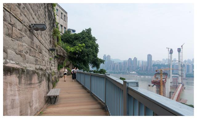 魔幻重庆，靠大山大水致富，是长江上游最大的码头城市