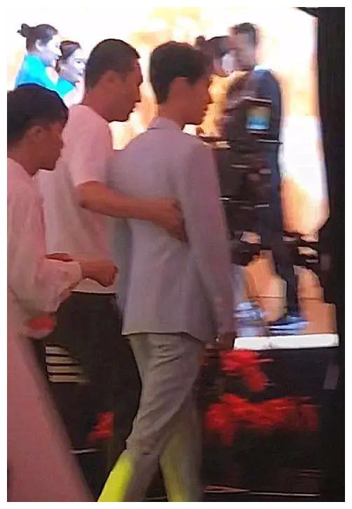 肖战“绯闻”金主王力威竟然是陈道明女婿，实力雄厚难怪肖战能火