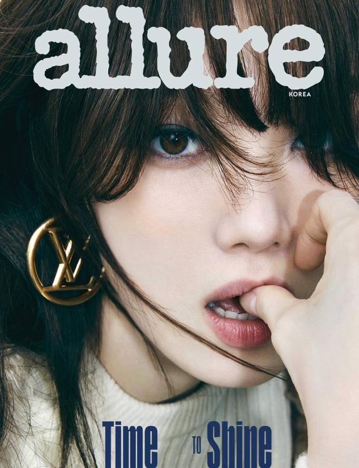 韩国女艺人李圣经最新《allure》杂志写真