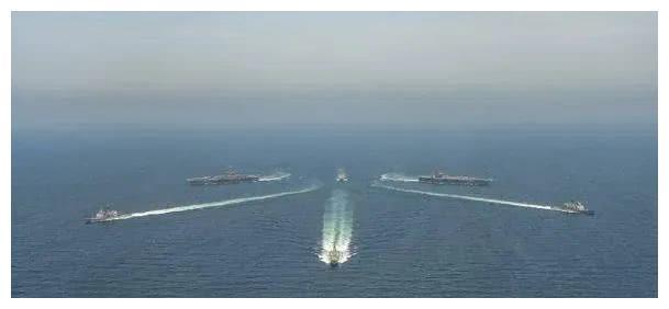 局势不妙，美军2个核航母战斗群已经抵达海湾，矛头直接对准伊朗