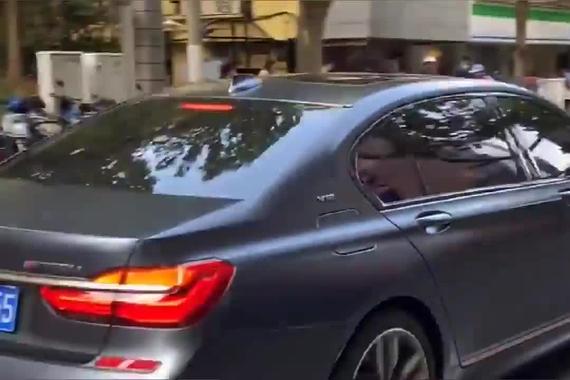能和超跑一决高下的宝马M7行政级轿车