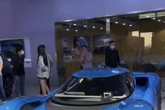 国产电动超级跑车，蔚来EP9纯电超跑，颜值不输法拉利！