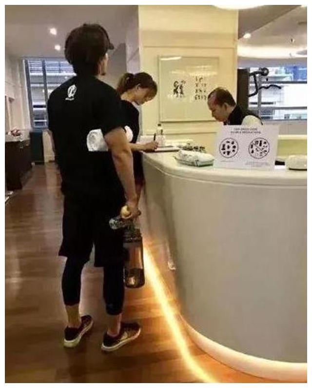 2005年，林志玲去修手机，7天后和言承旭“酒店私密照”被拍卖