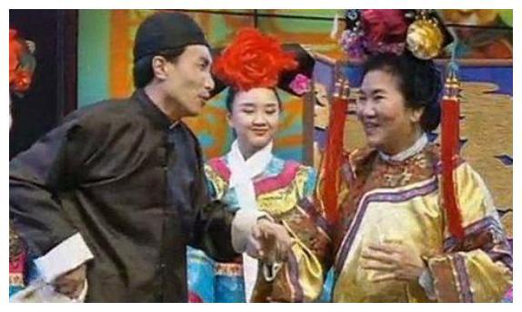 10年前，赵丽蓉临终给巩汉林留下一句忠告，他自此再未上过春晚