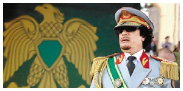 一代反美斗士卡扎菲，临死遭受虐打，死后利比亚是怎样安葬他的？