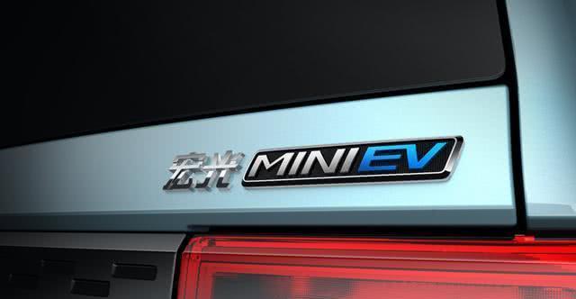 五菱全新电动车命名为宏光MINI EV 4座设计满足日常出行