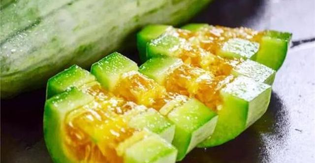 适合冰冻吃的5种水果，冰冻西瓜只能算入门，第5种像吃奶油雪糕