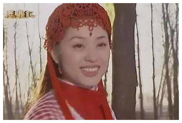 2003年，许晋亨和李嘉欣宣布结婚，正牌女友陈法蓉说：三个人太挤