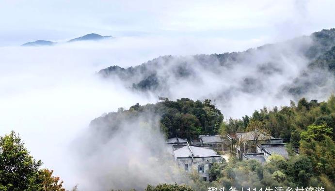 安吉董岭村竟有家明秀农家乐，周围云雾缭绕，仿佛人间仙境！