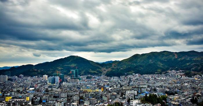 福建宁德一个县，被誉为“天然空调城”，拥有九龙漈瀑布景区