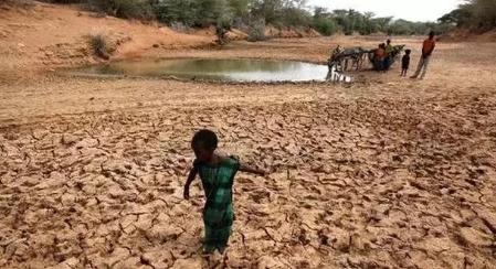 为什么非洲人宁愿饿死也不种地，渴死也不挖井？看完就明白了！