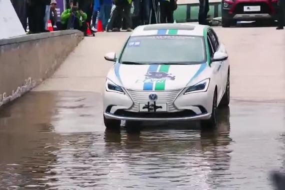 逸动EV460环青海湖各项挑战都能从容应对!